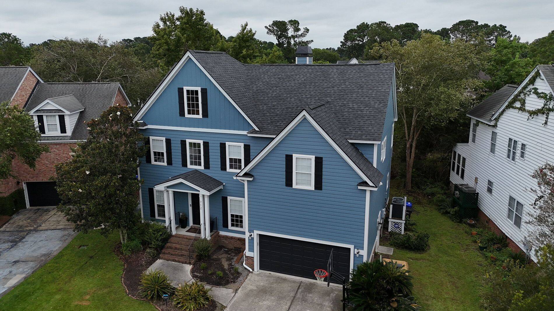 Siding Replacement vs. Siding Repair: What Charleston Homeowners Should Know